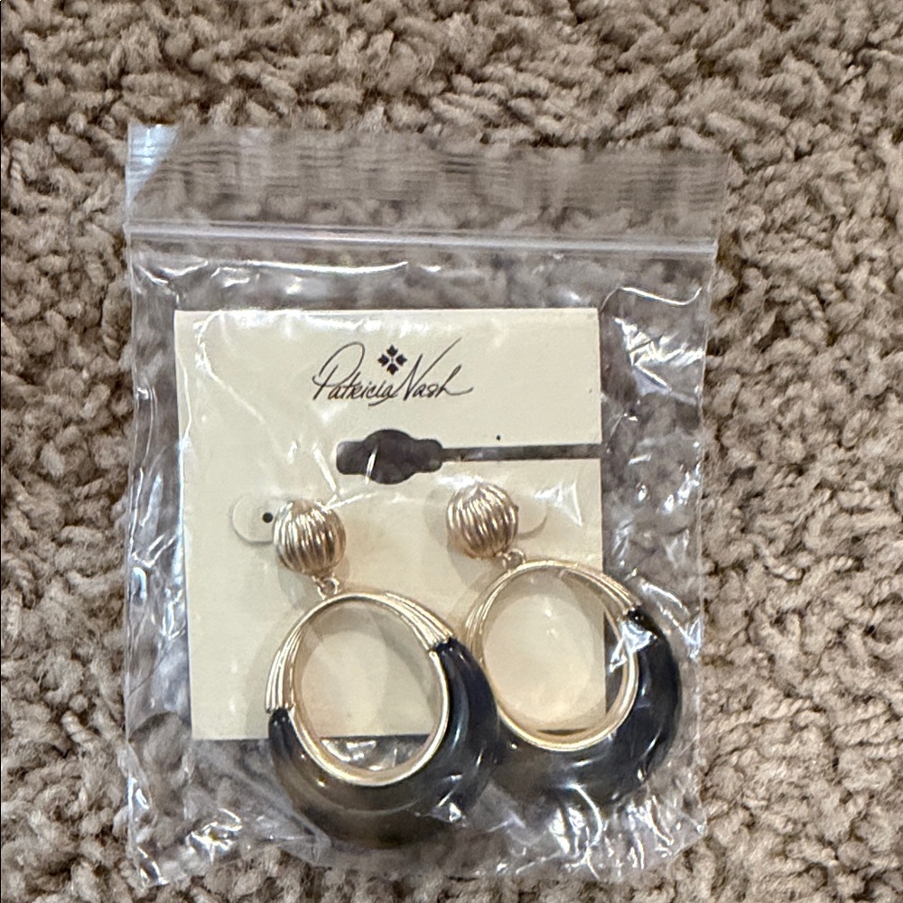 Patricia Nash Resin Tortoise Matte Gold-Tone Doorknocker Earrings NWT and Box
